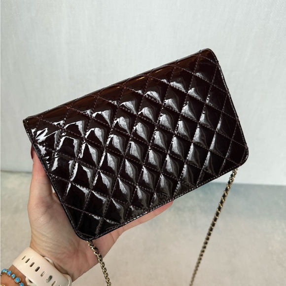 🍇CC WOC🍇Chanel cc burgundy patent leather wallet on chain - Picture 6 of 10